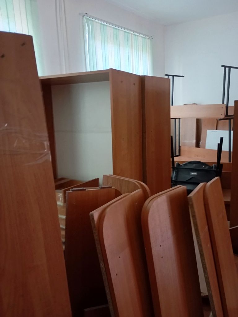 Мебель, шкафы, парты, стулья, столы .
