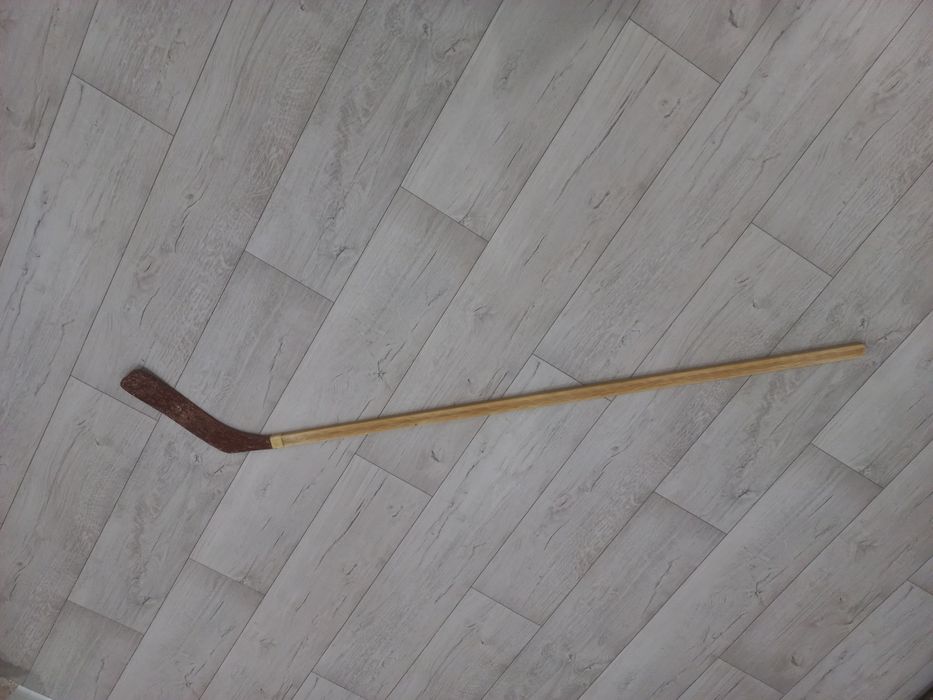 Продам хоккейную клюшку