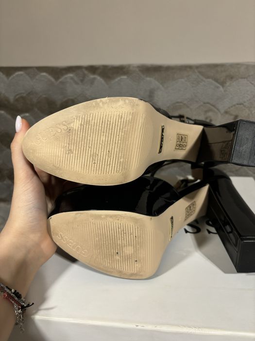 Guess pumps Calane (tocuri cu platforma Guess,stare foarte buna)