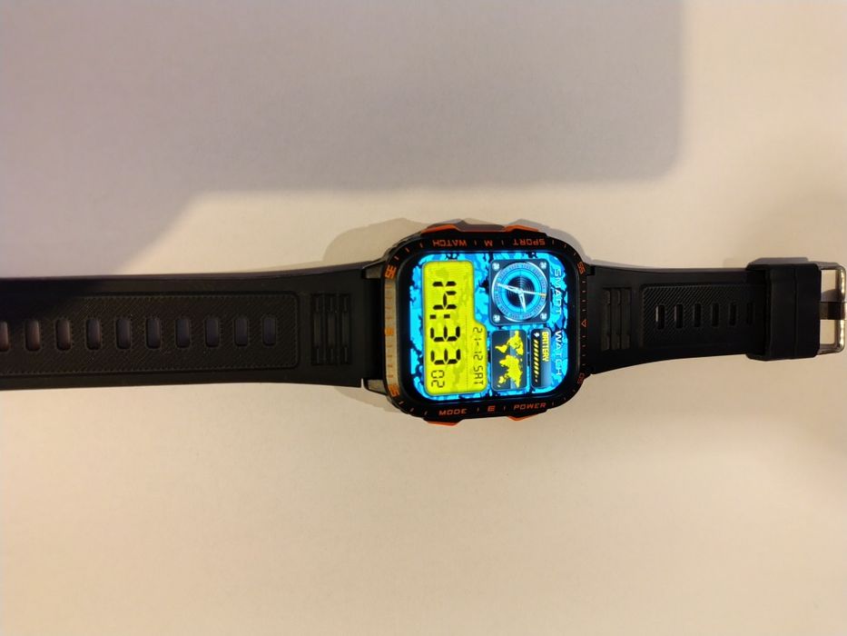 Motorola G34 la cutie și smartwatch cu lanternă