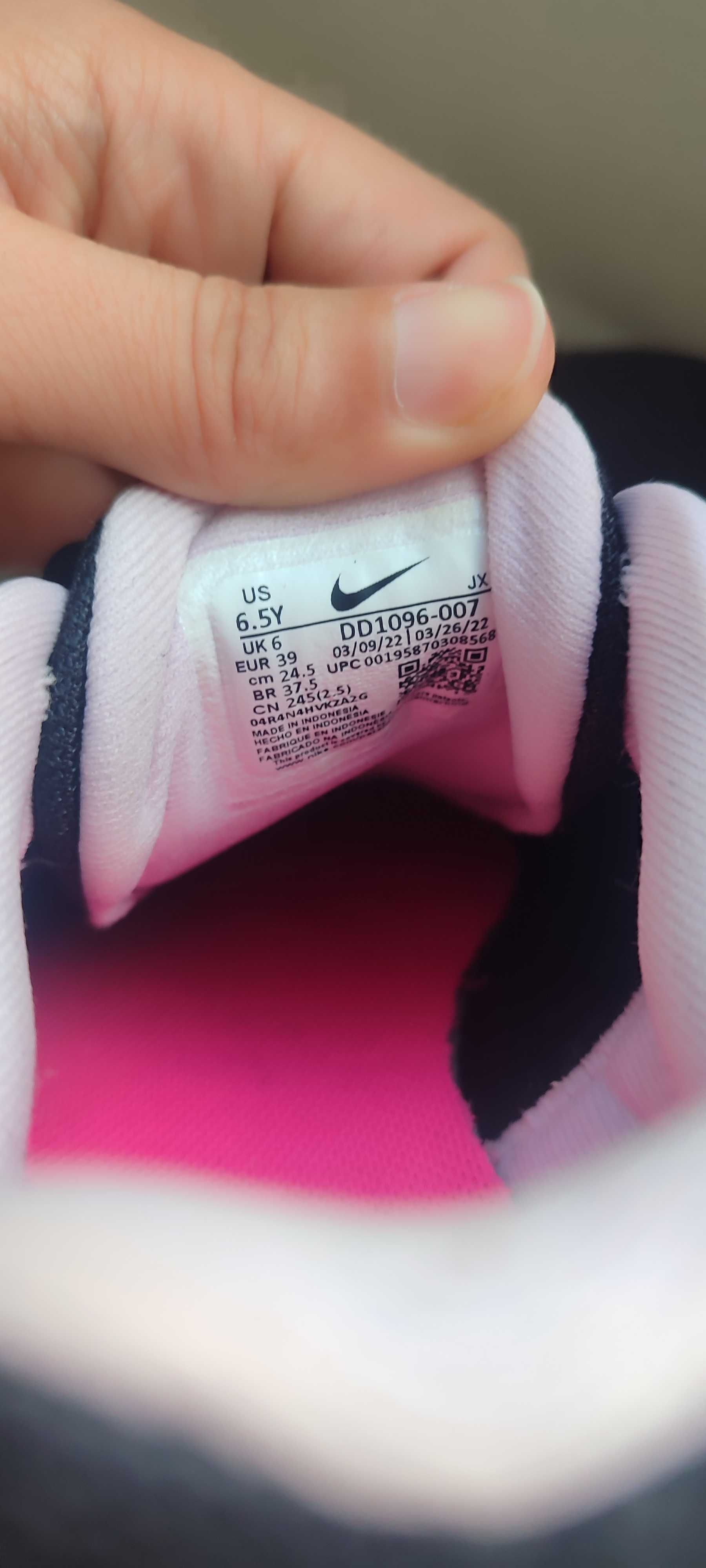 Маратонки Nike,нови