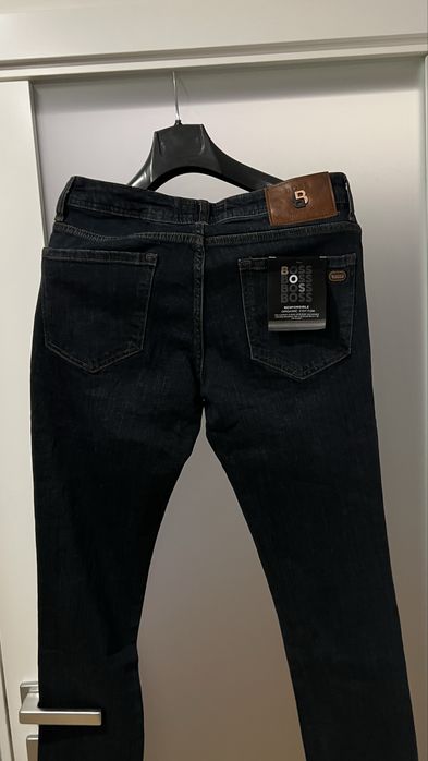 Чисто нов модел Hugo Boss дънки. Налична серия от 31ви до 38ми размер.