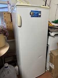 Холодильник для кухнии