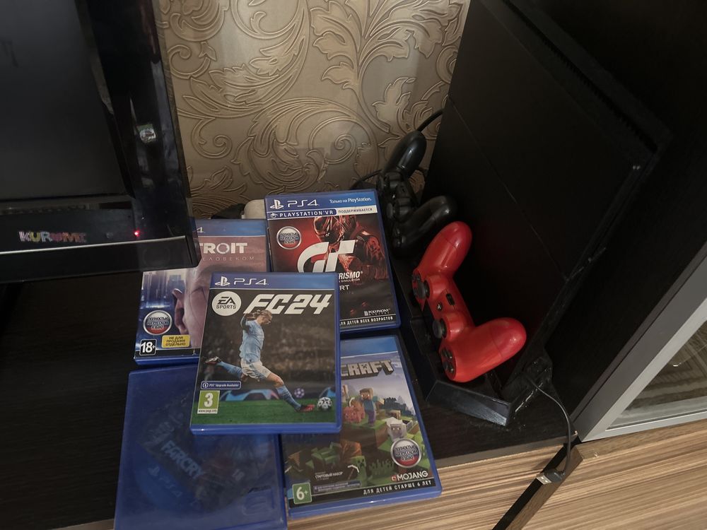 Продам пс 4 с играми