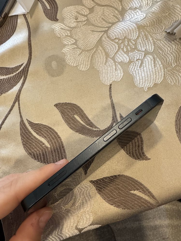 Продавам Iphone 13 mini
