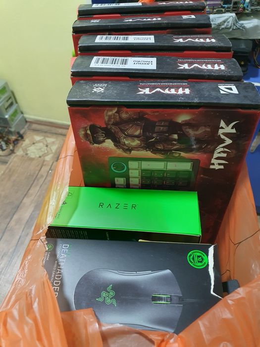 Механическая клавиатура и разер мышка 10шт