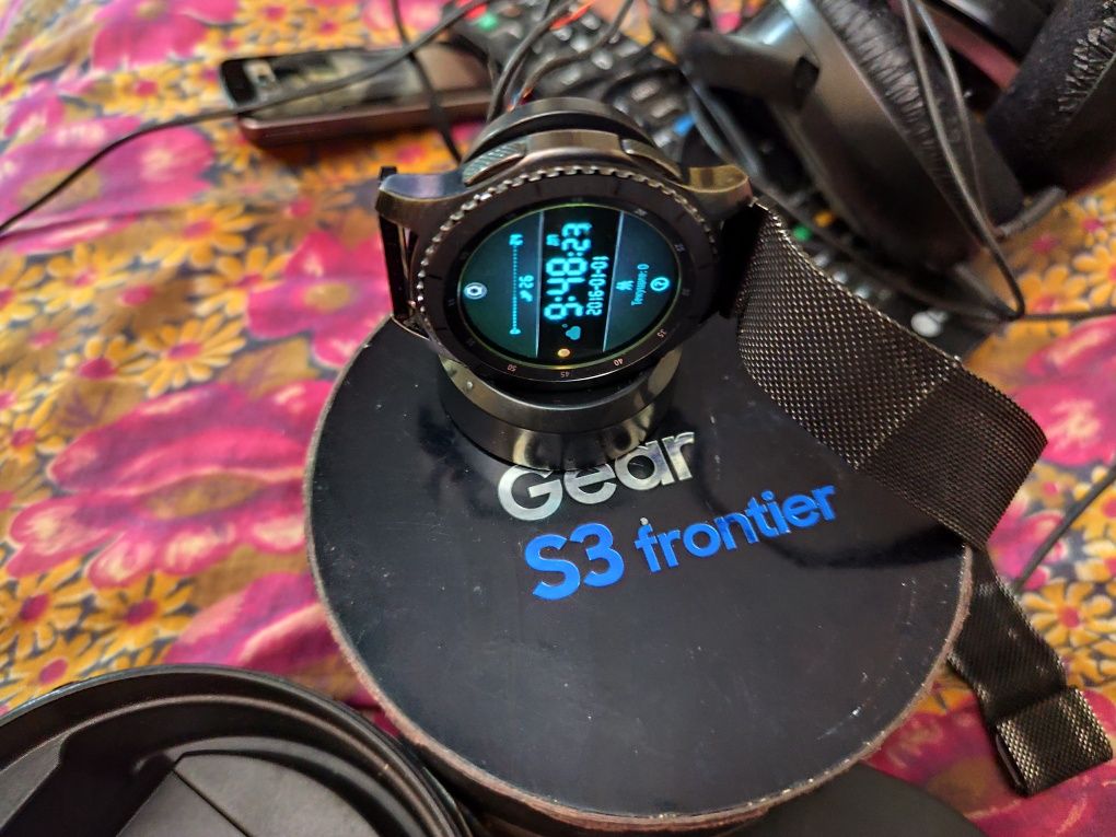 Продам часы samsung gear s3 frontier