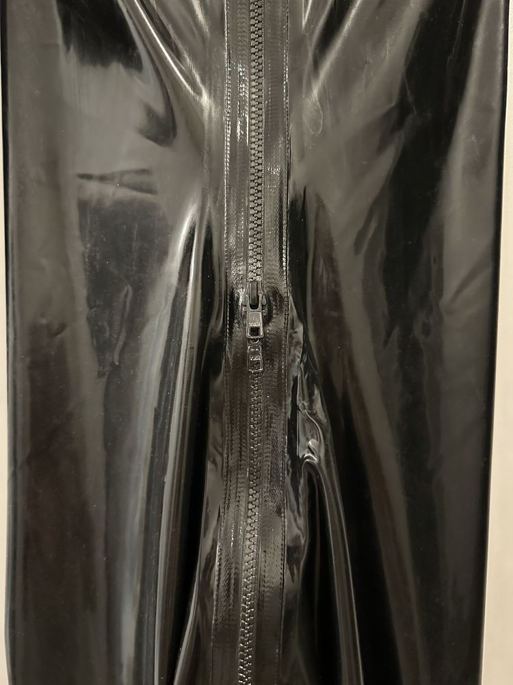 Catsuit negru din Latex real !!
