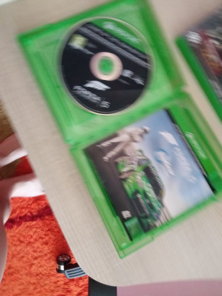 Продам два диска на ixbox one