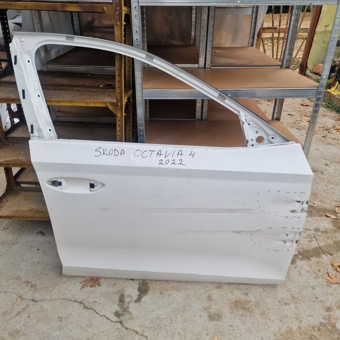 Skoda Octavia 4  2022 предна дясна врата