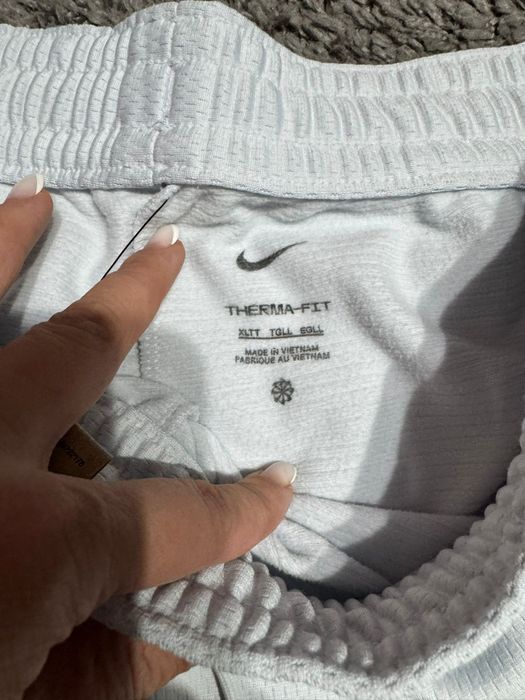 Nou cu eticheta:Pantaloni Nike ThermaFit marimea XL