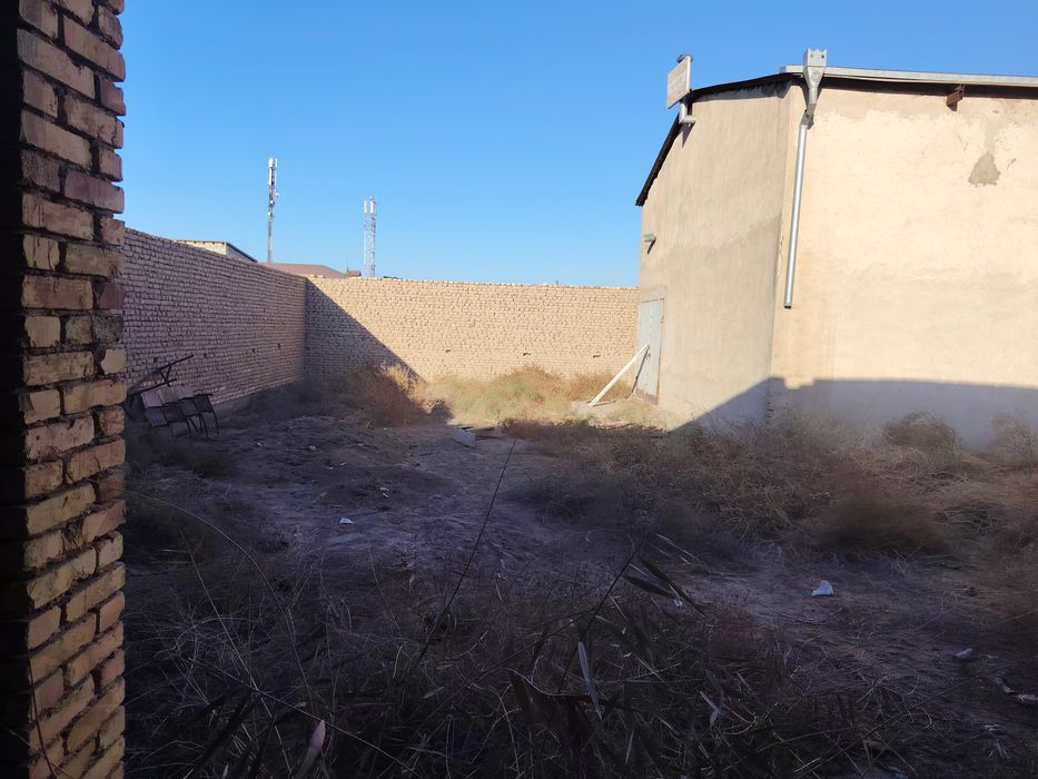 Хива Шахар Касмобод Центр Камаз тарафда ярим тугаланган 990кв жой соти