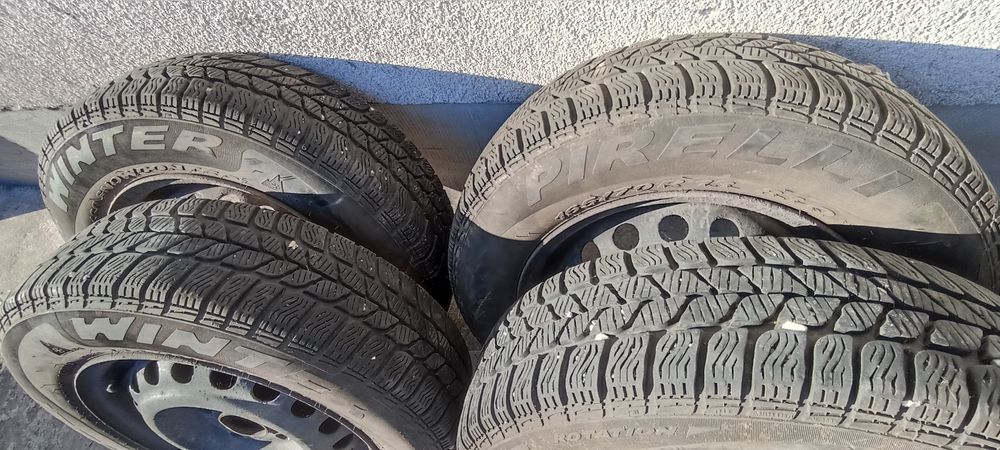 Vând set roți/anvelope/ pirelli de iarna uzate foarte puțin 165/70/13