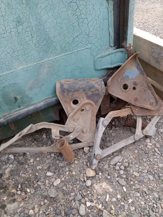 Газ 3307, капот, крило сотилади.