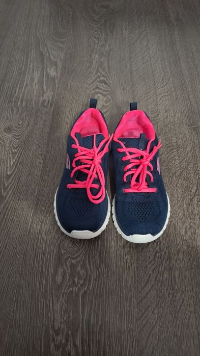 Adidasi Skechers femei