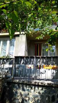Заменям  къща с двор в Банкя за имот в София