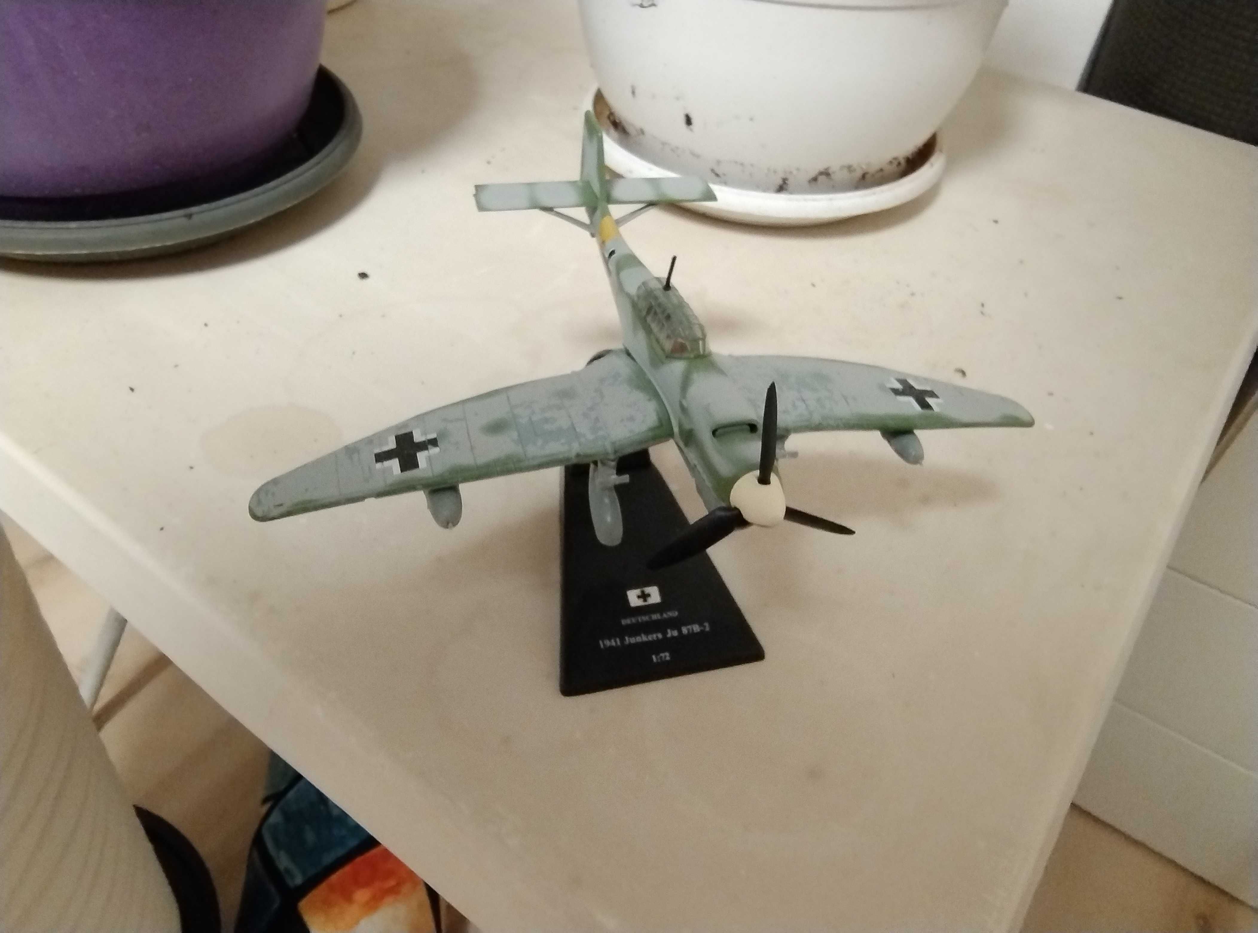 продавам самолети в мащаб 1:72 и 1:144 и 1:200