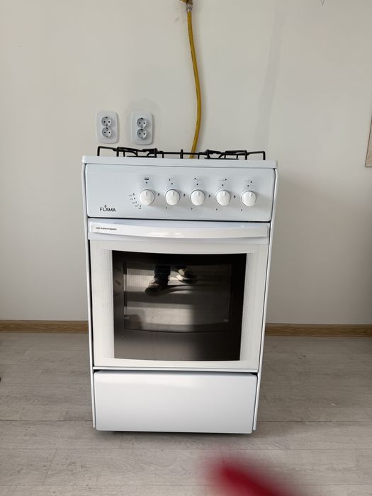 Продам газовую плиту новая