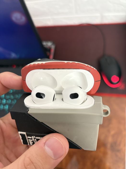 Продам Airpods 3
