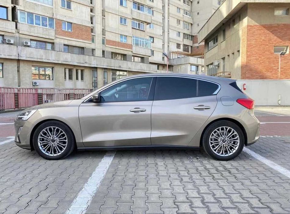 Vând Ford Focus VI