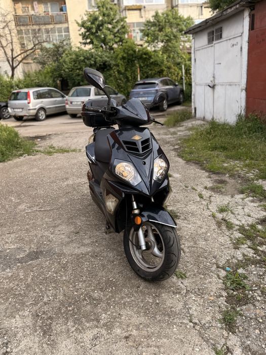 Scuter Rolla Piaggio Kymko 125 ccm schimb remorca 750 kg