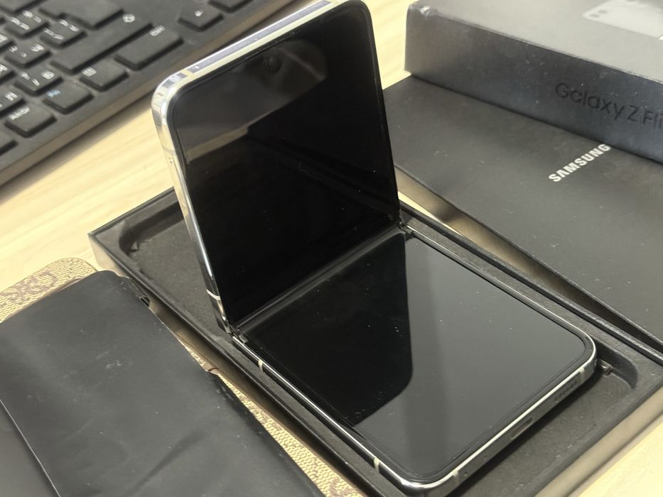Samsung Z flip 5 512 G Гаранционен
