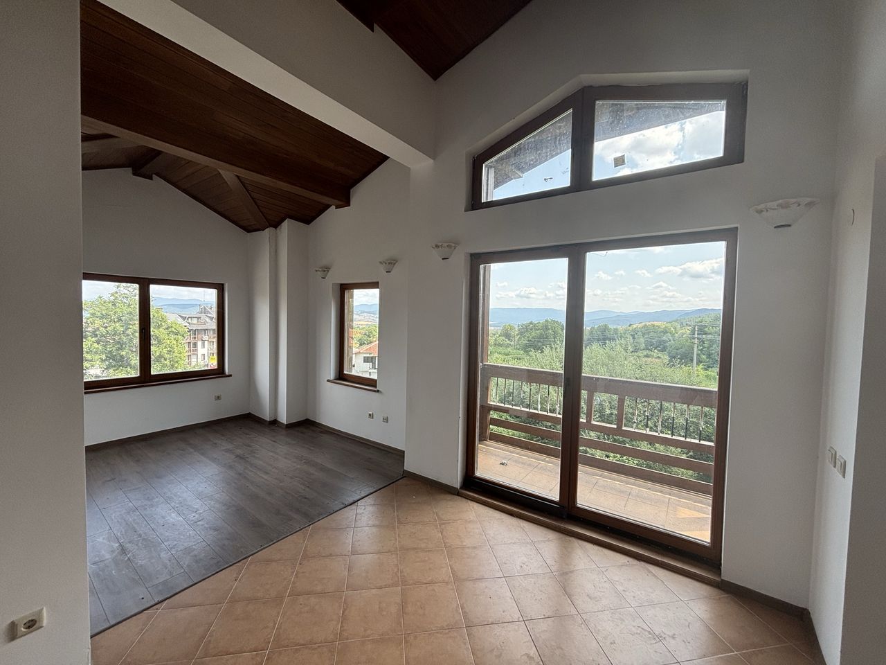 Продава се Тристаен апартамент в Банско - 83 кв.м за 1266 €/кв.м - Снимка #3