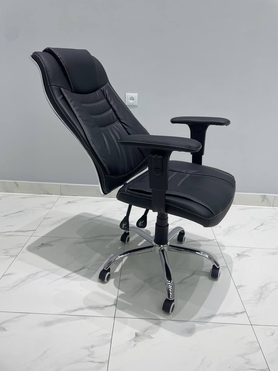 Офисное кресло model S065