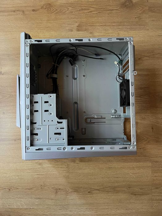 Carcasa ASUS M70AD originala - stare impecabila