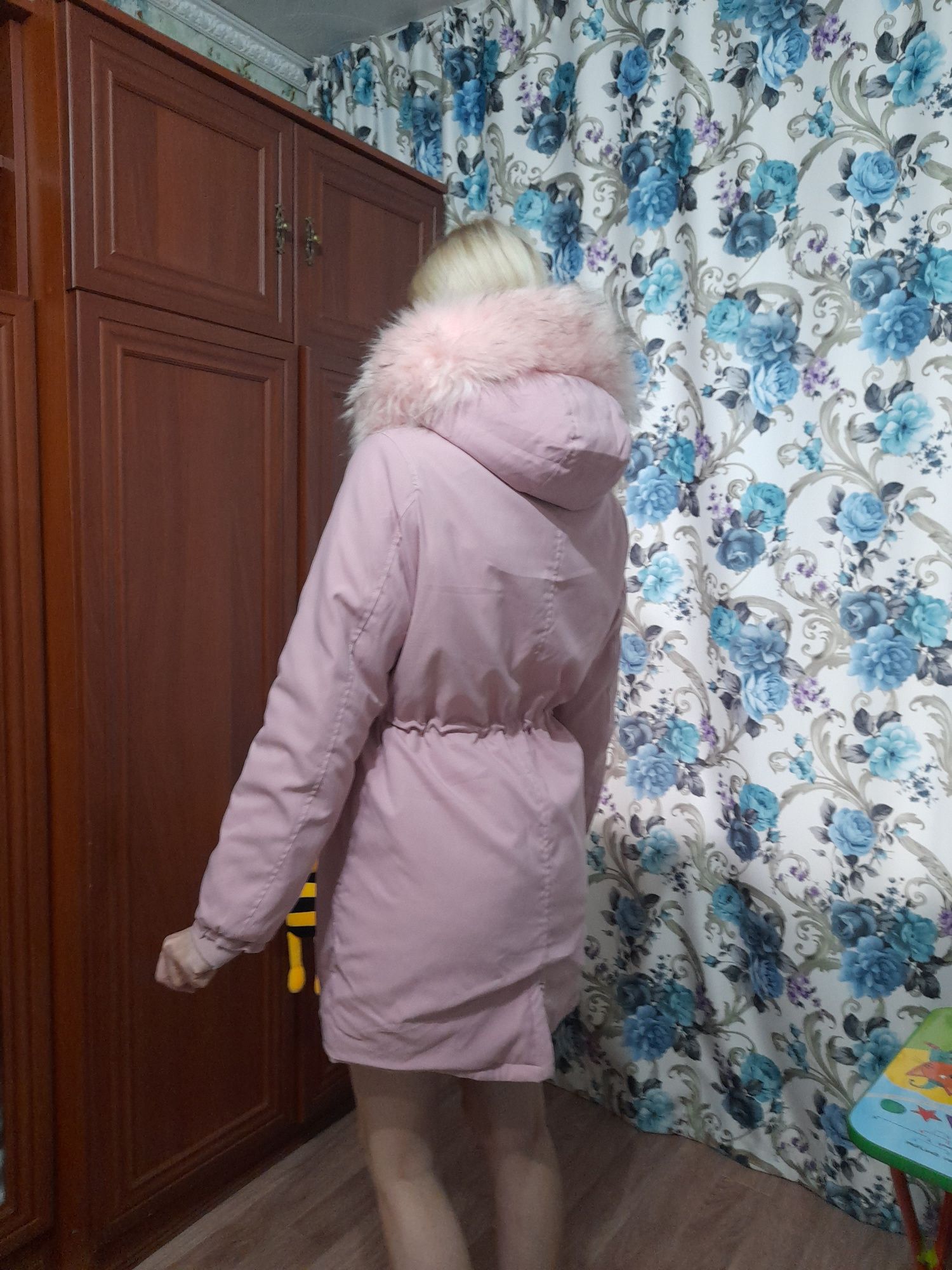 Продам розовую парку