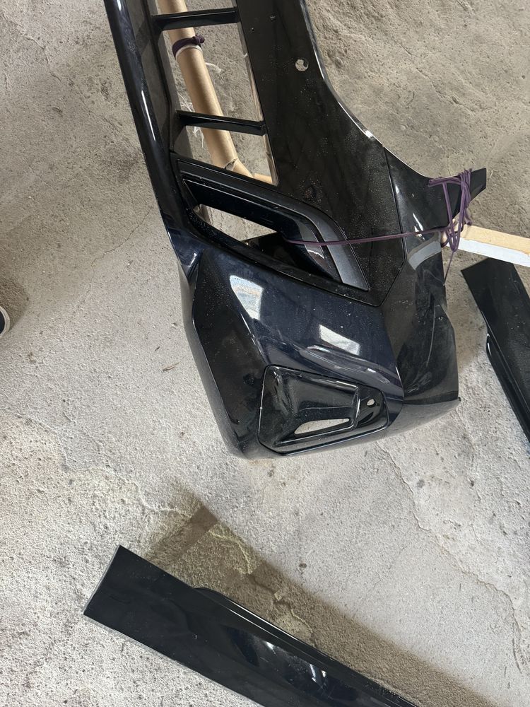 Bmw g60 2024 g 520 i налични предна броня прагове и задна броня