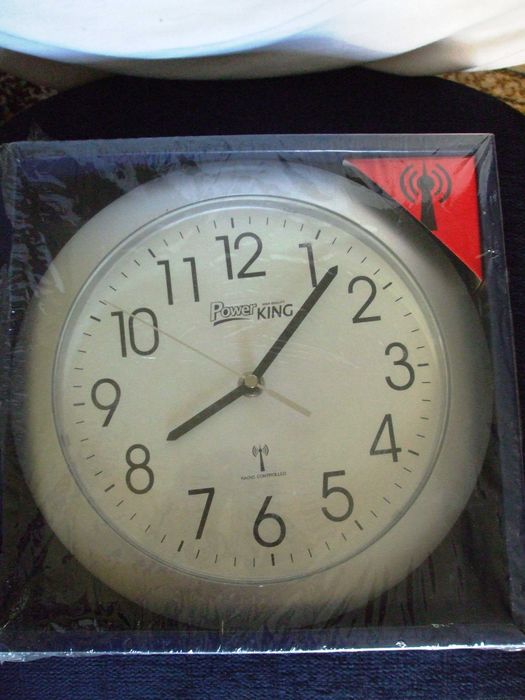 CEAS mare de perete cu  reglaj unda radio