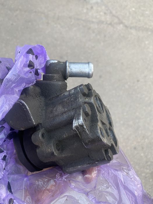 Насос гура на пассат B-3 с 1989 по 1993 год в хорошем состоянии.