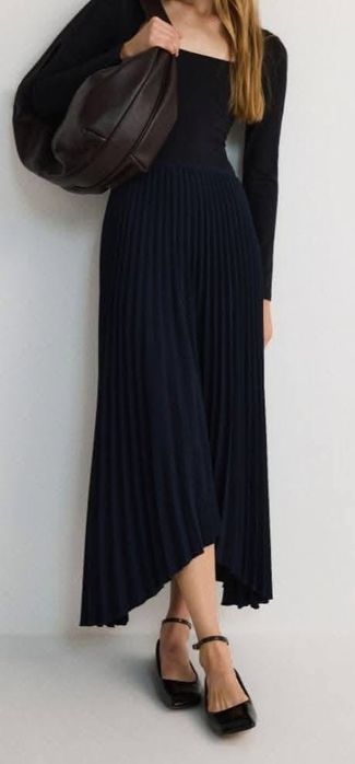 Fusta Reserved asimetrica plisata