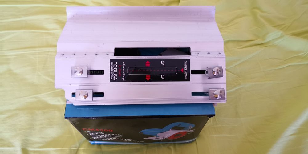 Ръчен циркуляр CM4300