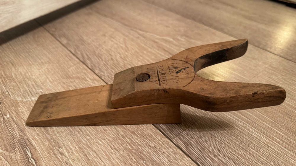 Антикварна дървена събувалка– Трети райх.