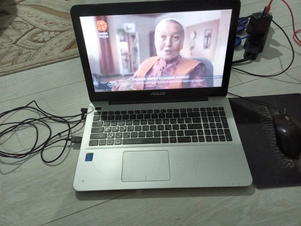 Asus ноутбук  хороший состояние через вайфая кино смотреть можно