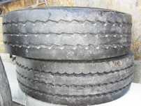 Продавам 2бр. гуми  235/75/17,5 ; 143/141.- 10мм.
