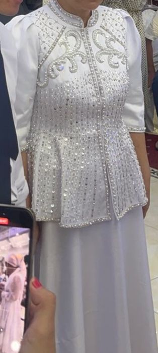 Двойка костьюм мен юбка сатылады. Бір рет киілген бренд