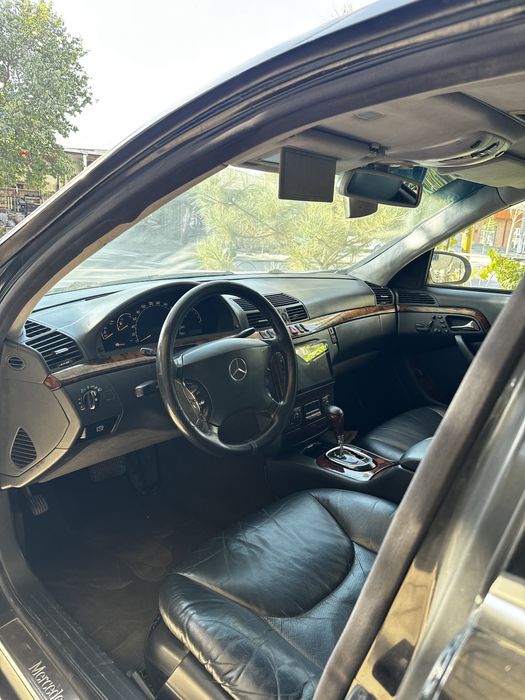 Mercedes Benz 220 w 222 qilingan