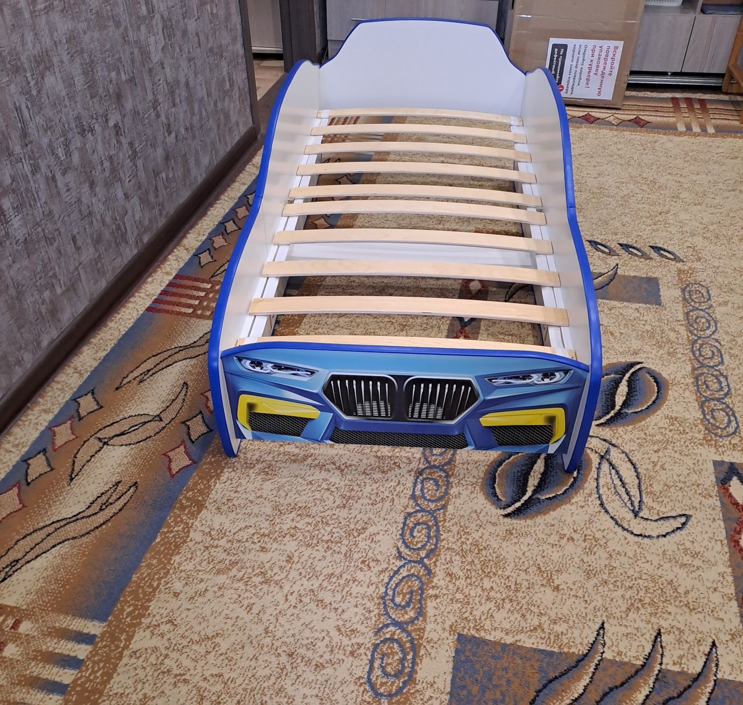 Кровать детская в виде машины