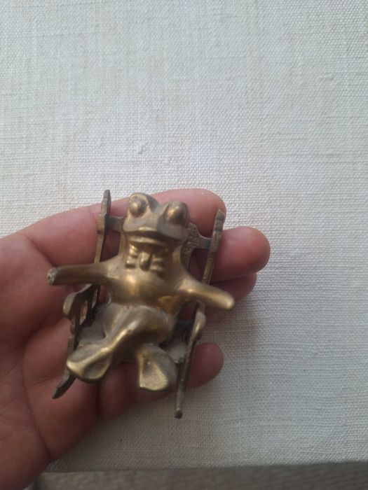 Месингова статуетка ,жаба