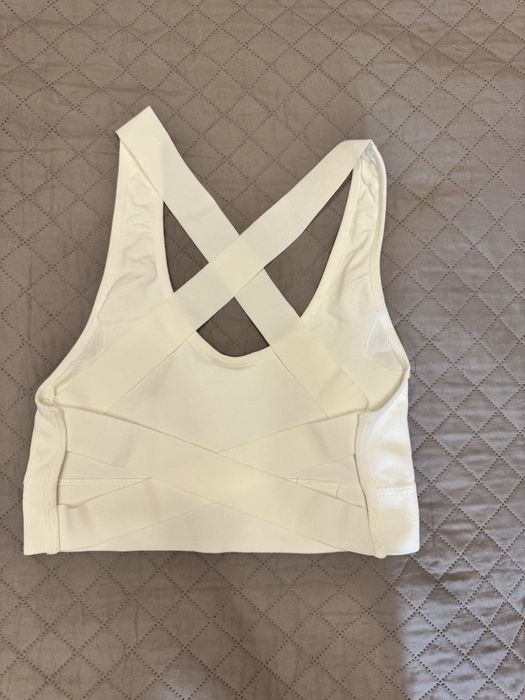 Бял потник с интересен гръб