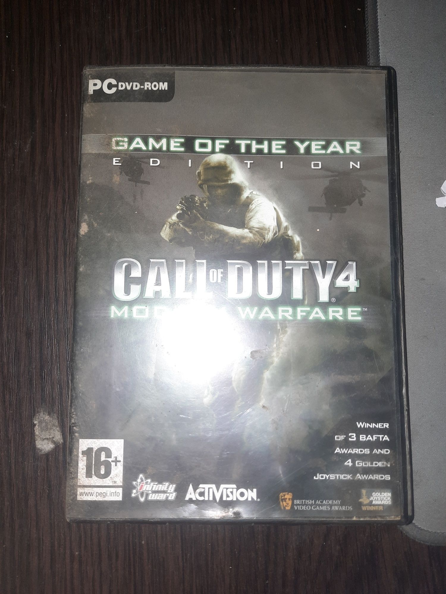 Vând joc de colecție call of duty modern warfare 4 din 2007