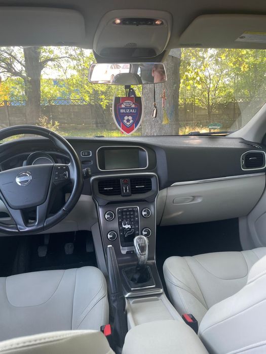 Volvo V40 D2 2013