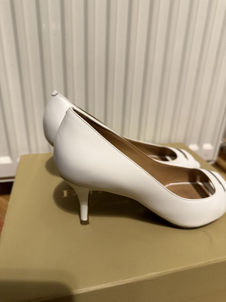 Pantofi cu toc brand italian