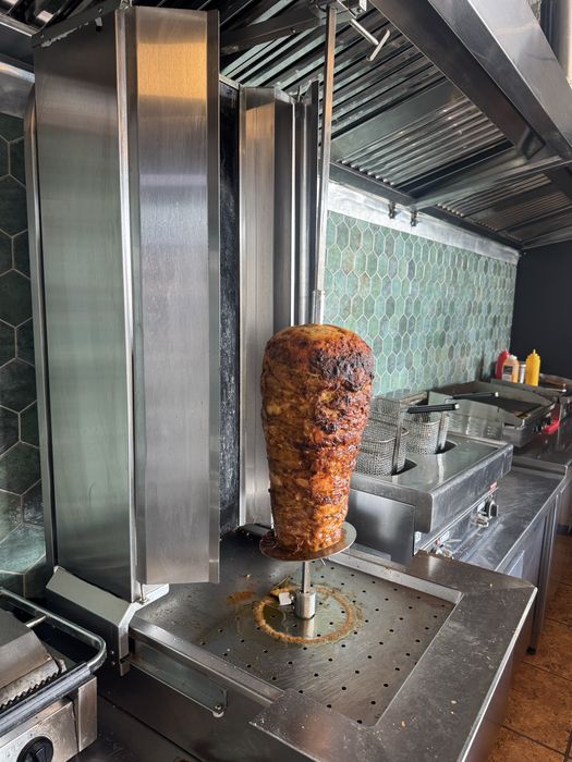 Vând aparat shaorma Klite trifazic 5 arzatoare – stare foarte bună