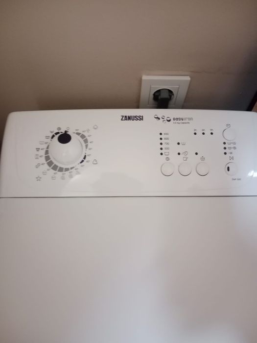 Пералня с горно зареждане ZANUSSI