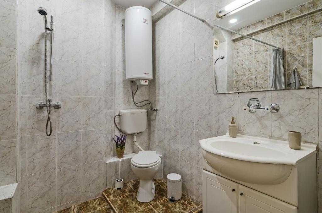 Дава се под наем Четиристаен апартамент в Варна, Автогара - 100 кв.м за 765 € - Снимка #6