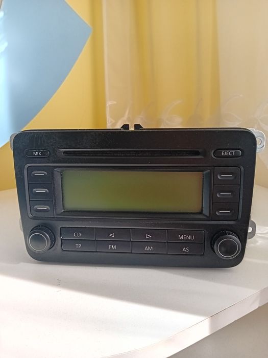 Продавам оригинално СД  за VW